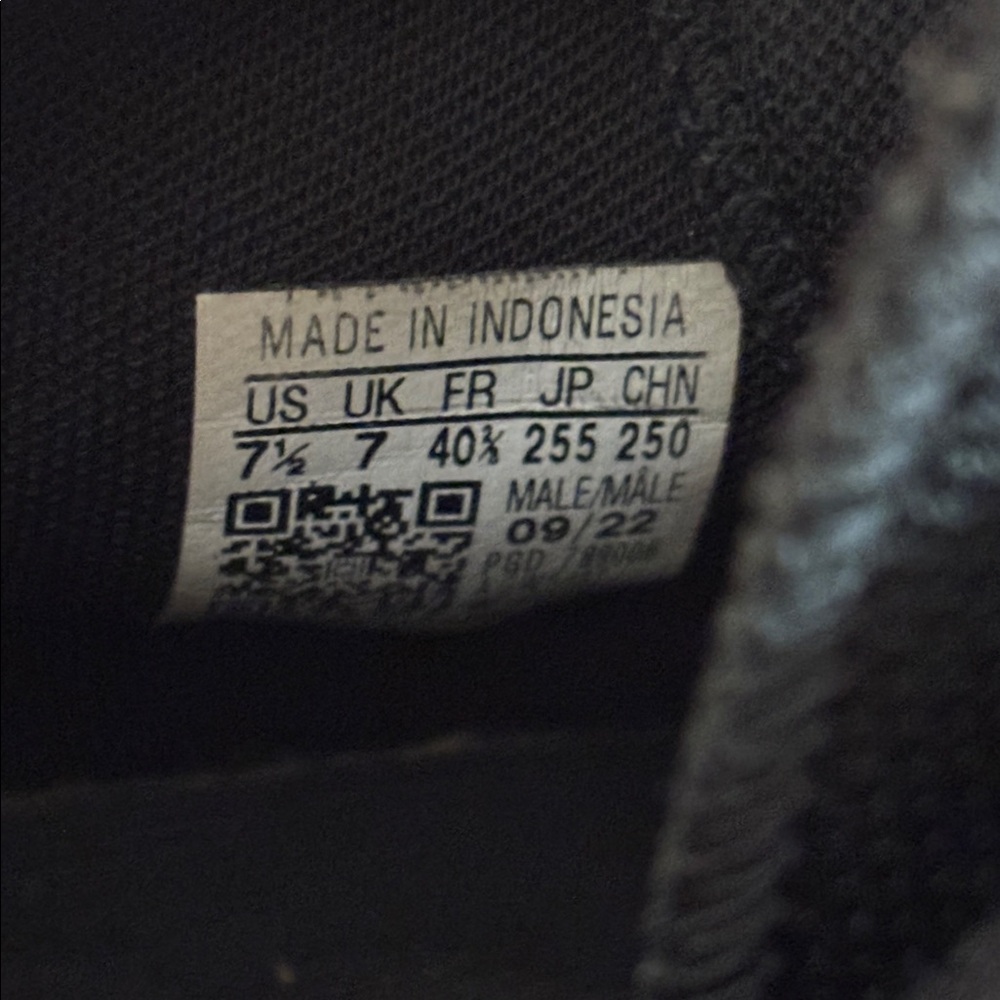 Adidas Red and Black Running Shoes - Picture 5 of 8